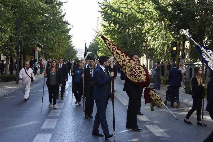 Faltaban escasos minutos para las tres de la tarde cuando la dolorosa que hace trescientos años tallara Risueño llegaba al altar donde será coronada canónicamente la mañana de este sábado 13 de octubre