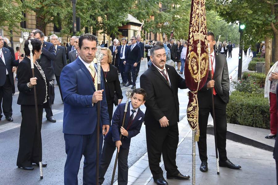 Faltaban escasos minutos para las tres de la tarde cuando la dolorosa que hace trescientos años tallara Risueño llegaba al altar donde será coronada canónicamente la mañana de este sábado 13 de octubre