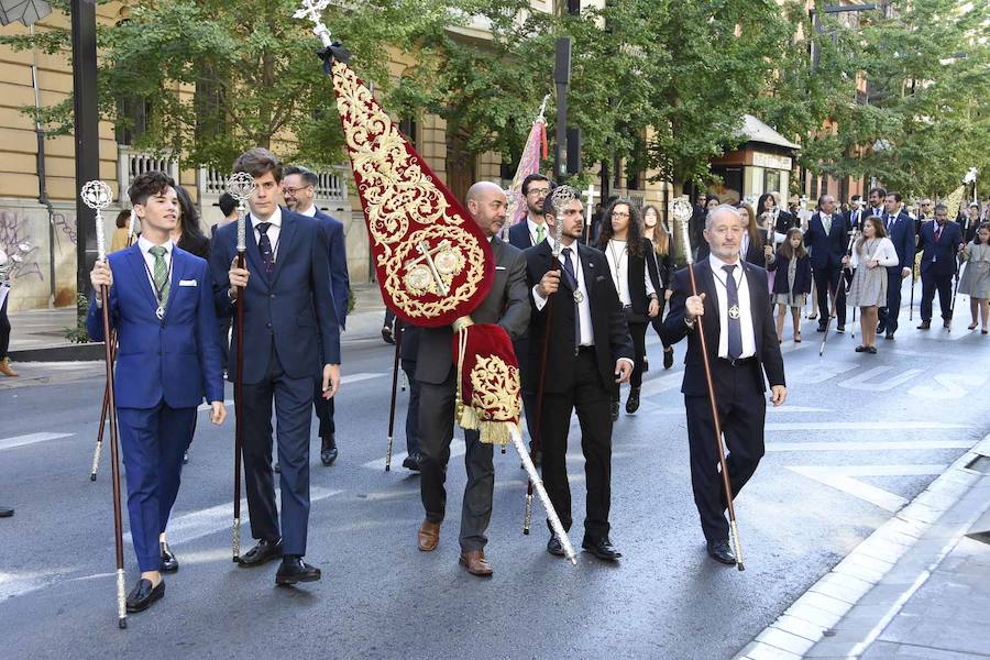 Faltaban escasos minutos para las tres de la tarde cuando la dolorosa que hace trescientos años tallara Risueño llegaba al altar donde será coronada canónicamente la mañana de este sábado 13 de octubre