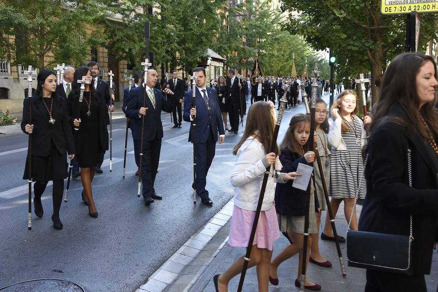 Faltaban escasos minutos para las tres de la tarde cuando la dolorosa que hace trescientos años tallara Risueño llegaba al altar donde será coronada canónicamente la mañana de este sábado 13 de octubre