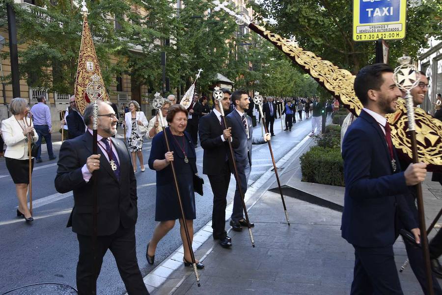 Faltaban escasos minutos para las tres de la tarde cuando la dolorosa que hace trescientos años tallara Risueño llegaba al altar donde será coronada canónicamente la mañana de este sábado 13 de octubre