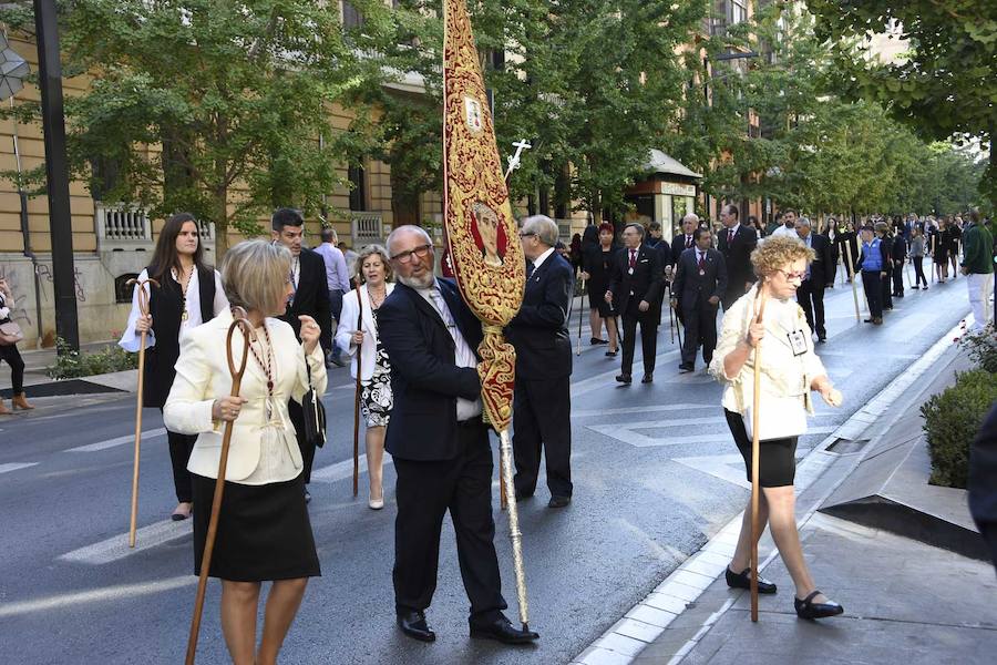 Faltaban escasos minutos para las tres de la tarde cuando la dolorosa que hace trescientos años tallara Risueño llegaba al altar donde será coronada canónicamente la mañana de este sábado 13 de octubre