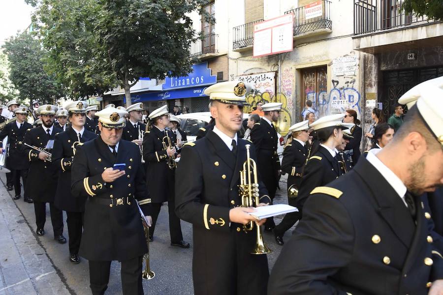 Faltaban escasos minutos para las tres de la tarde cuando la dolorosa que hace trescientos años tallara Risueño llegaba al altar donde será coronada canónicamente la mañana de este sábado 13 de octubre