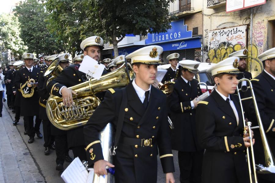 Faltaban escasos minutos para las tres de la tarde cuando la dolorosa que hace trescientos años tallara Risueño llegaba al altar donde será coronada canónicamente la mañana de este sábado 13 de octubre