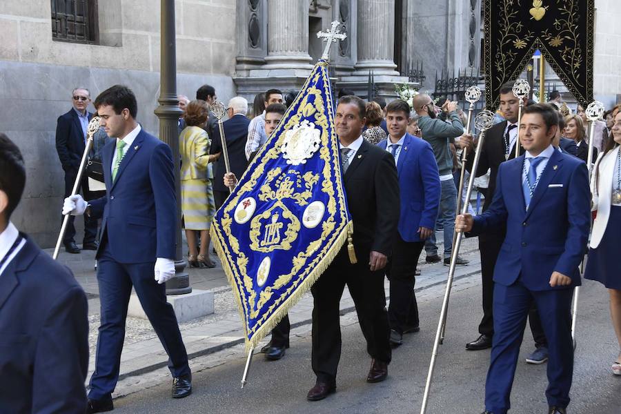 Faltaban escasos minutos para las tres de la tarde cuando la dolorosa que hace trescientos años tallara Risueño llegaba al altar donde será coronada canónicamente la mañana de este sábado 13 de octubre