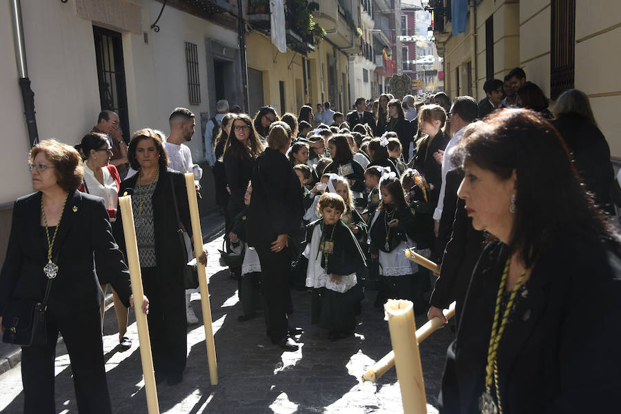 Faltaban escasos minutos para las tres de la tarde cuando la dolorosa que hace trescientos años tallara Risueño llegaba al altar donde será coronada canónicamente la mañana de este sábado 13 de octubre