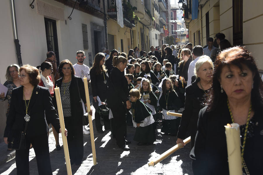 Faltaban escasos minutos para las tres de la tarde cuando la dolorosa que hace trescientos años tallara Risueño llegaba al altar donde será coronada canónicamente la mañana de este sábado 13 de octubre