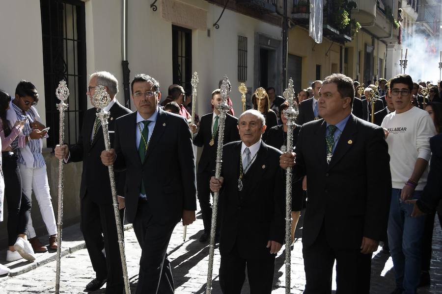 Faltaban escasos minutos para las tres de la tarde cuando la dolorosa que hace trescientos años tallara Risueño llegaba al altar donde será coronada canónicamente la mañana de este sábado 13 de octubre