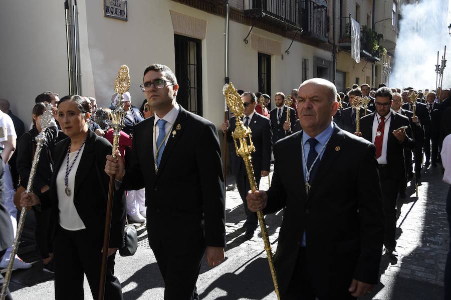 Faltaban escasos minutos para las tres de la tarde cuando la dolorosa que hace trescientos años tallara Risueño llegaba al altar donde será coronada canónicamente la mañana de este sábado 13 de octubre