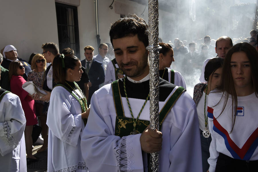 Faltaban escasos minutos para las tres de la tarde cuando la dolorosa que hace trescientos años tallara Risueño llegaba al altar donde será coronada canónicamente la mañana de este sábado 13 de octubre