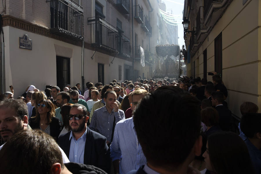 Faltaban escasos minutos para las tres de la tarde cuando la dolorosa que hace trescientos años tallara Risueño llegaba al altar donde será coronada canónicamente la mañana de este sábado 13 de octubre