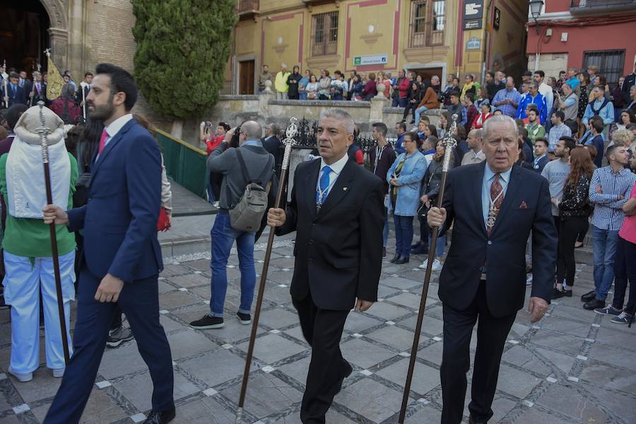 Faltaban escasos minutos para las tres de la tarde cuando la dolorosa que hace trescientos años tallara Risueño llegaba al altar donde será coronada canónicamente la mañana de este sábado 13 de octubre