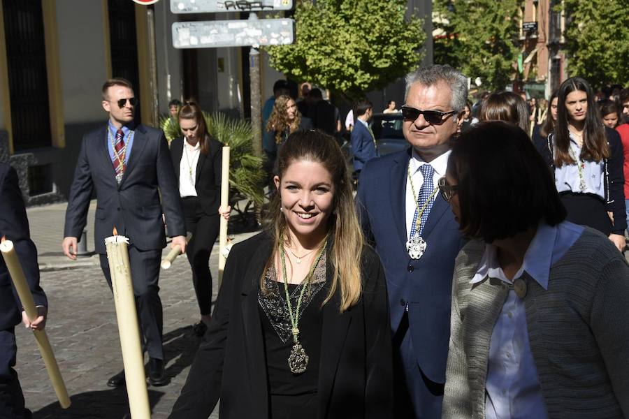 Faltaban escasos minutos para las tres de la tarde cuando la dolorosa que hace trescientos años tallara Risueño llegaba al altar donde será coronada canónicamente la mañana de este sábado 13 de octubre