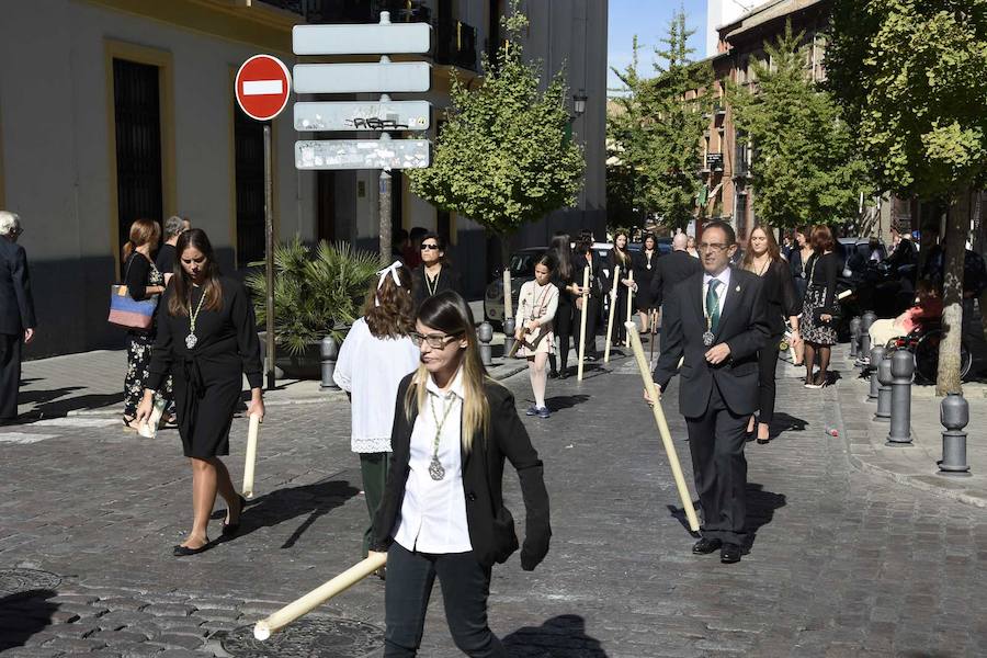 Faltaban escasos minutos para las tres de la tarde cuando la dolorosa que hace trescientos años tallara Risueño llegaba al altar donde será coronada canónicamente la mañana de este sábado 13 de octubre