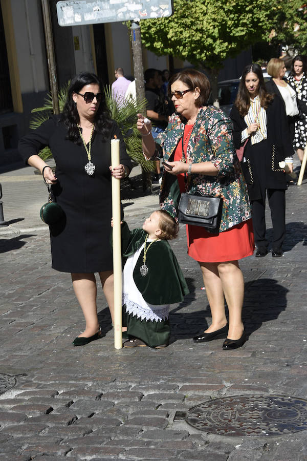 Faltaban escasos minutos para las tres de la tarde cuando la dolorosa que hace trescientos años tallara Risueño llegaba al altar donde será coronada canónicamente la mañana de este sábado 13 de octubre