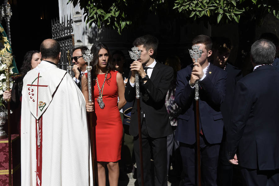 Faltaban escasos minutos para las tres de la tarde cuando la dolorosa que hace trescientos años tallara Risueño llegaba al altar donde será coronada canónicamente la mañana de este sábado 13 de octubre