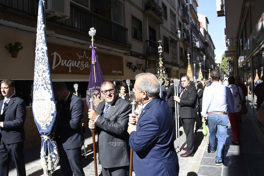 Faltaban escasos minutos para las tres de la tarde cuando la dolorosa que hace trescientos años tallara Risueño llegaba al altar donde será coronada canónicamente la mañana de este sábado 13 de octubre