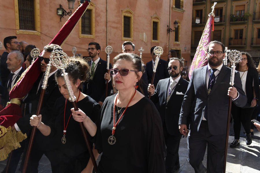 Faltaban escasos minutos para las tres de la tarde cuando la dolorosa que hace trescientos años tallara Risueño llegaba al altar donde será coronada canónicamente la mañana de este sábado 13 de octubre