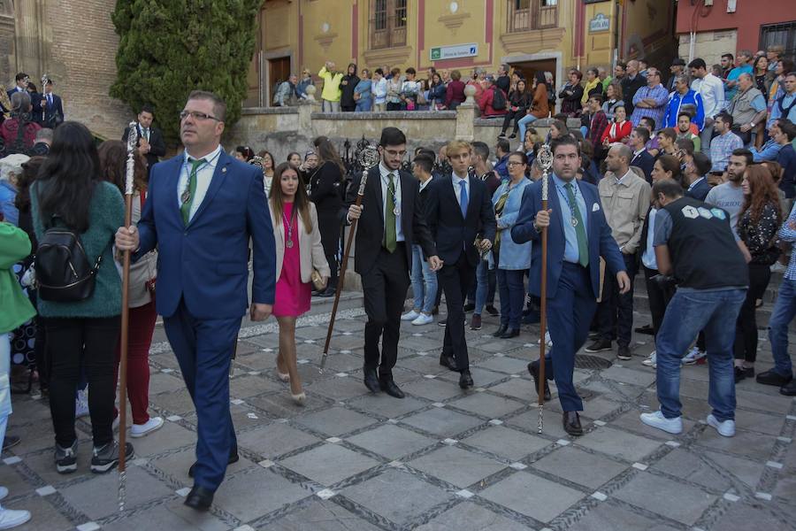 Faltaban escasos minutos para las tres de la tarde cuando la dolorosa que hace trescientos años tallara Risueño llegaba al altar donde será coronada canónicamente la mañana de este sábado 13 de octubre