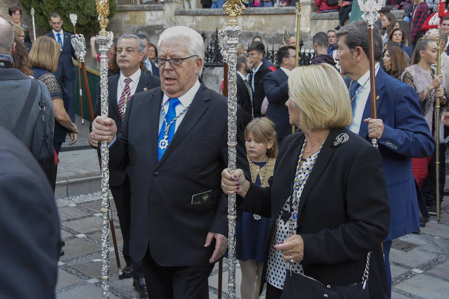 Faltaban escasos minutos para las tres de la tarde cuando la dolorosa que hace trescientos años tallara Risueño llegaba al altar donde será coronada canónicamente la mañana de este sábado 13 de octubre