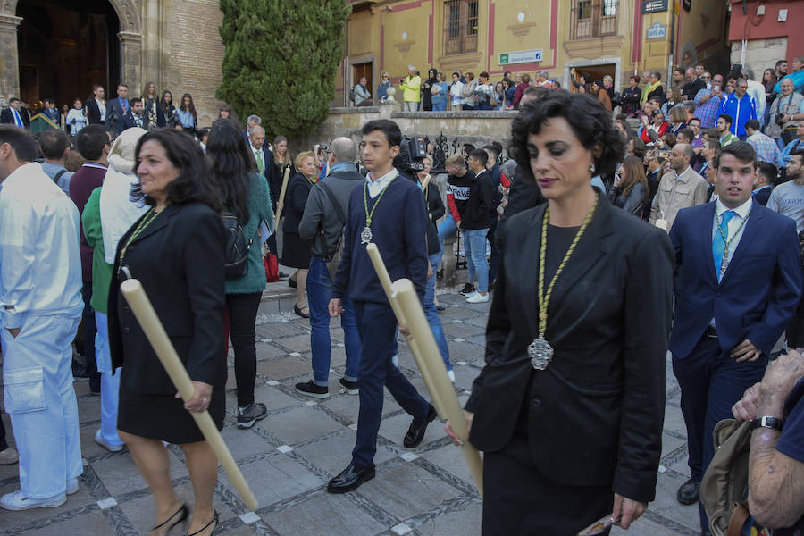 Faltaban escasos minutos para las tres de la tarde cuando la dolorosa que hace trescientos años tallara Risueño llegaba al altar donde será coronada canónicamente la mañana de este sábado 13 de octubre