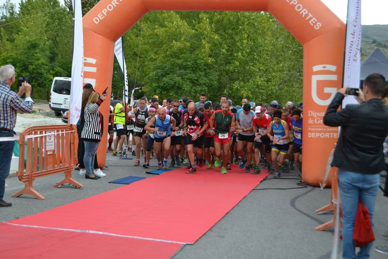 En torno a 120 personas, entre corredores de la trail, minitrail y ruta senderista participaron en la mañana del domingo en esta prueba que estuvo marcada por la intensa lluvia