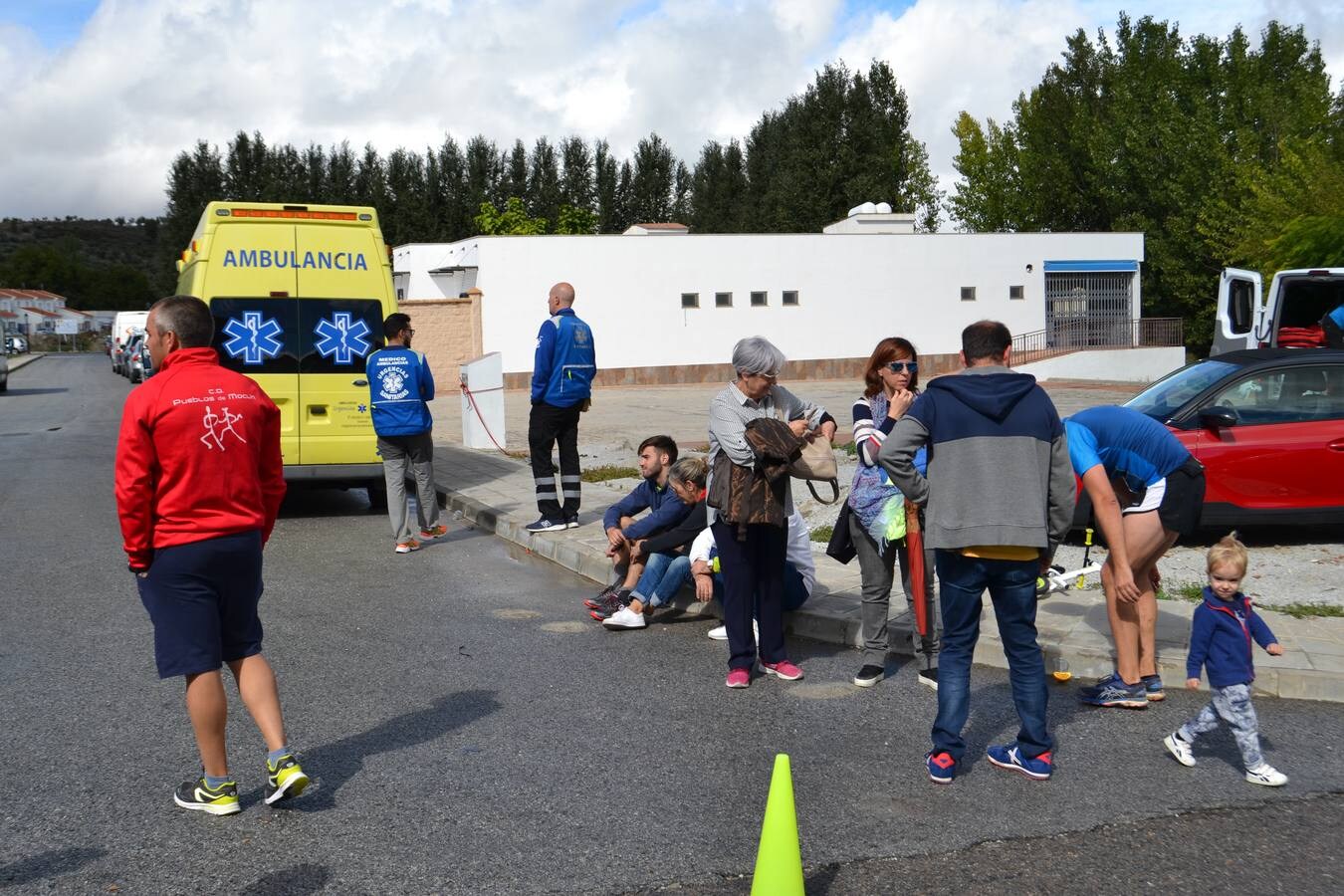 En torno a 120 personas, entre corredores de la trail, minitrail y ruta senderista participaron en la mañana del domingo en esta prueba que estuvo marcada por la intensa lluvia