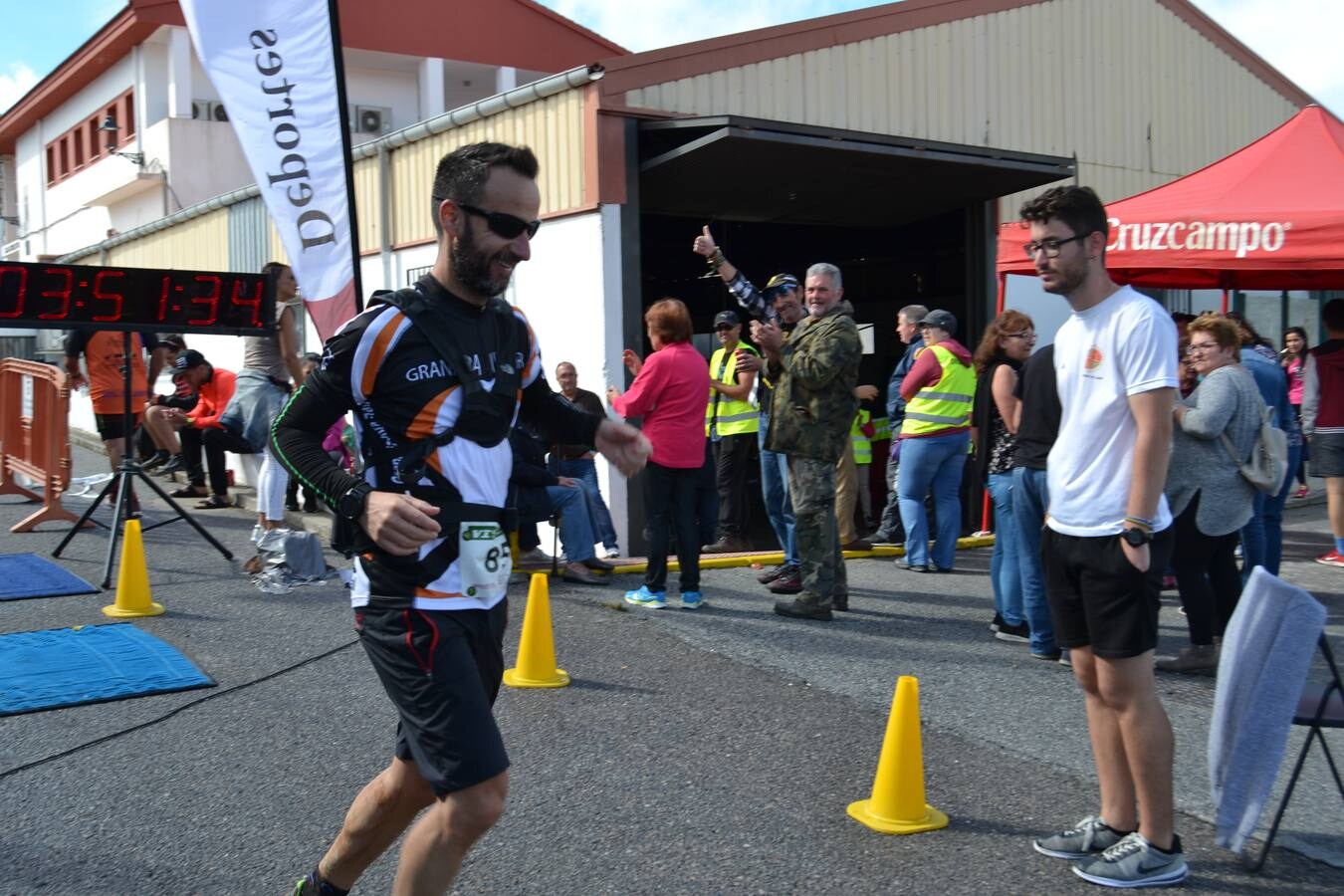 En torno a 120 personas, entre corredores de la trail, minitrail y ruta senderista participaron en la mañana del domingo en esta prueba que estuvo marcada por la intensa lluvia