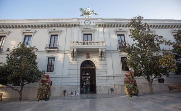 El Ayuntamiento de Granada oferta a colectivos vulnerables 300 talleres con 6.055 plazas para «garantizar la convivencia»