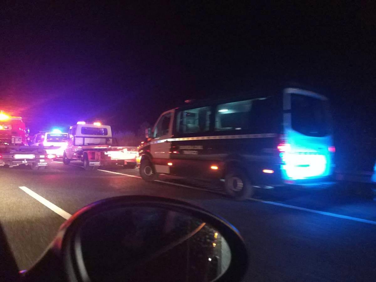 Fotos: Un fallecido en un grave accidente en la A-92 entre un turismo y una ambulancia