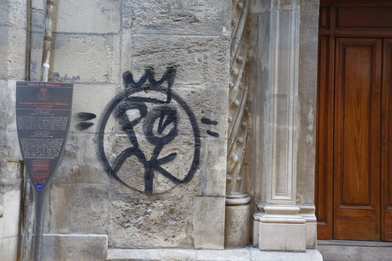 Este es el aspecto que presentaba la fachada del monumento.