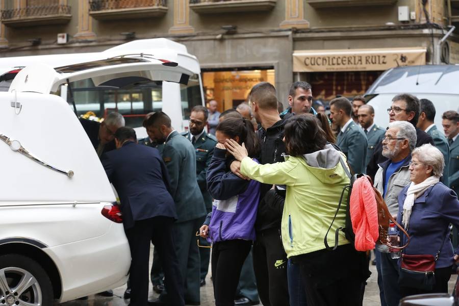 El funeral del guardia civil de 47 años que falleció en la madrugada de este pasado lunes al recibir un disparo en Huétor Vega en acto de servicio se celebra en la Catedral de la capital, con la asistencia de el ministro del Interior, Fernando Grande-Marlaska, entre otras personalidades