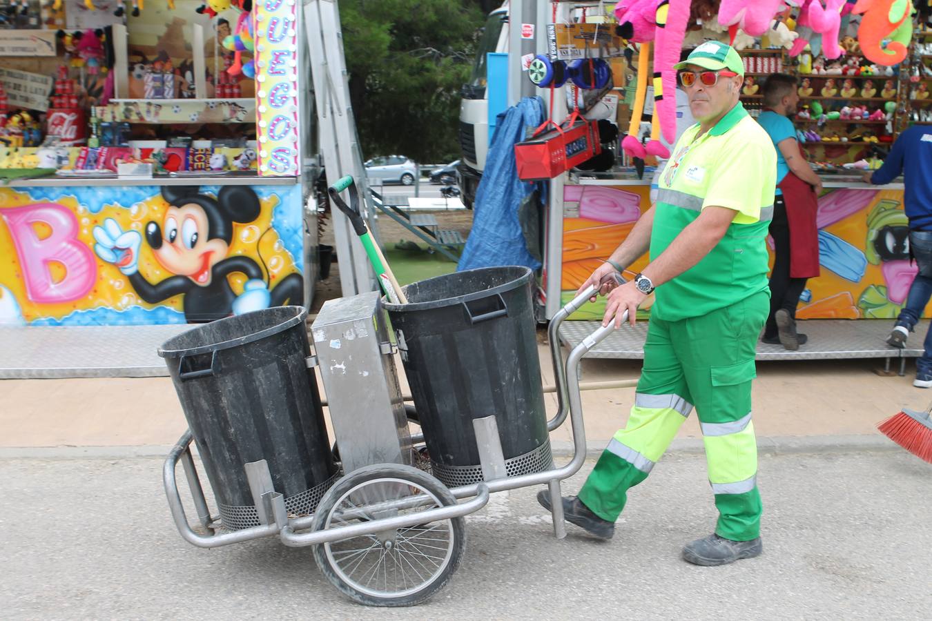 Tras el puente llegó el primer día laborable a la feria pero a más de uno se lo llevó la corriente