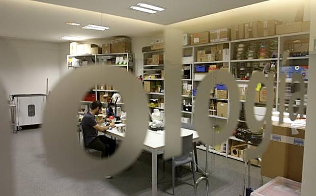 Imagen principal - La sala Einstein del Parque de las Ciencias recuerda a Javi también da mucho juego 