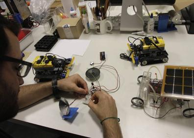 Imagen secundaria 1 - La sala Einstein del Parque de las Ciencias recuerda a Javi también da mucho juego 