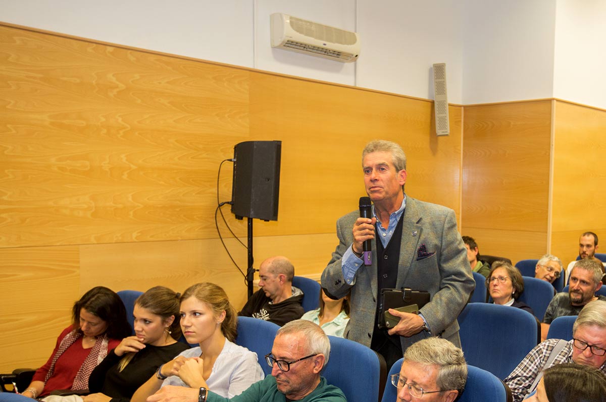 Imágenes del desarrollo del Foro IDEAL de Biodiversidad con los principales expertos en cambio global, celebrado el 18 de octubre de 2018 en la Escuela de Ingenieros de Caminos de la UGR, organizado por IDEAL y la Fundación Biodiversidad del MInisterio para la Transición Ecológica. Con Javier Sánchez, director del Parque Nacional y Natural de Sierra Nevada, Regino Zamora, catedrático de Ecología de la UGR y José Miguel Barea, Técnico de la Agencia de Medio Ambiente y Agua de Andalucía, con el periodista Juan Enrique Gómez como moderador.