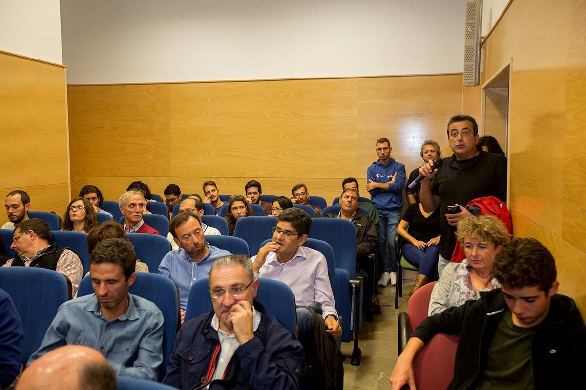 Imágenes del desarrollo del Foro IDEAL de Biodiversidad con los principales expertos en cambio global, celebrado el 18 de octubre de 2018 en la Escuela de Ingenieros de Caminos de la UGR, organizado por IDEAL y la Fundación Biodiversidad del MInisterio para la Transición Ecológica. Con Javier Sánchez, director del Parque Nacional y Natural de Sierra Nevada, Regino Zamora, catedrático de Ecología de la UGR y José Miguel Barea, Técnico de la Agencia de Medio Ambiente y Agua de Andalucía, con el periodista Juan Enrique Gómez como moderador.