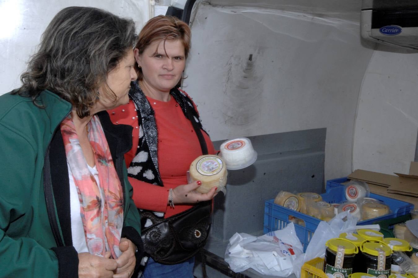 250 mujeres pertenecientes a 35 asociaciones alpujarreñas se han dado cita en Juviles para conocer los encantos del pueblo, asistir a charlas, al teatro y el cante y participar en varios talleres