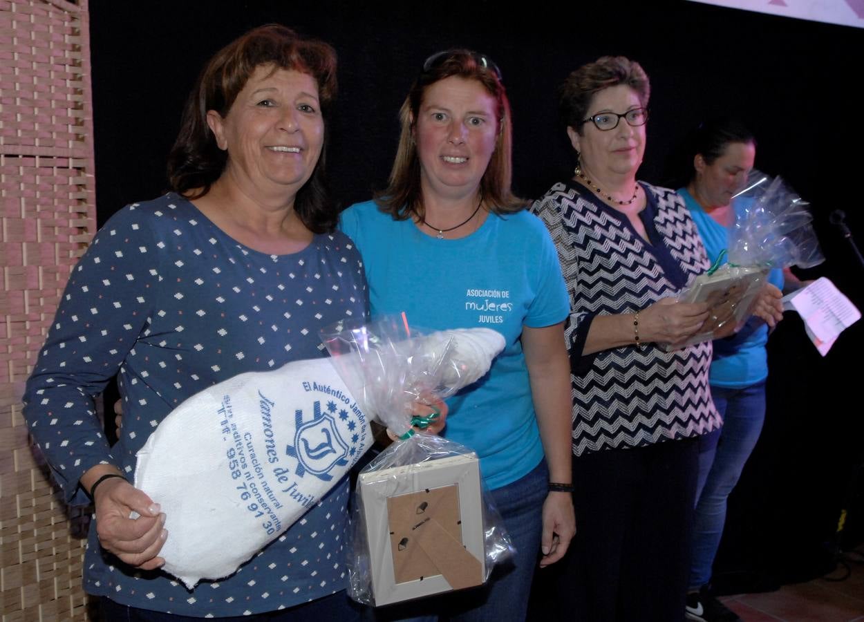 250 mujeres pertenecientes a 35 asociaciones alpujarreñas se han dado cita en Juviles para conocer los encantos del pueblo, asistir a charlas, al teatro y el cante y participar en varios talleres