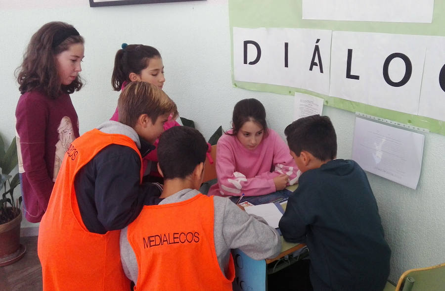 Durante los últimos tres cursos, el centro de educación Infantil y Primaria La Cruz ha convertido a los alumnos en mediadores