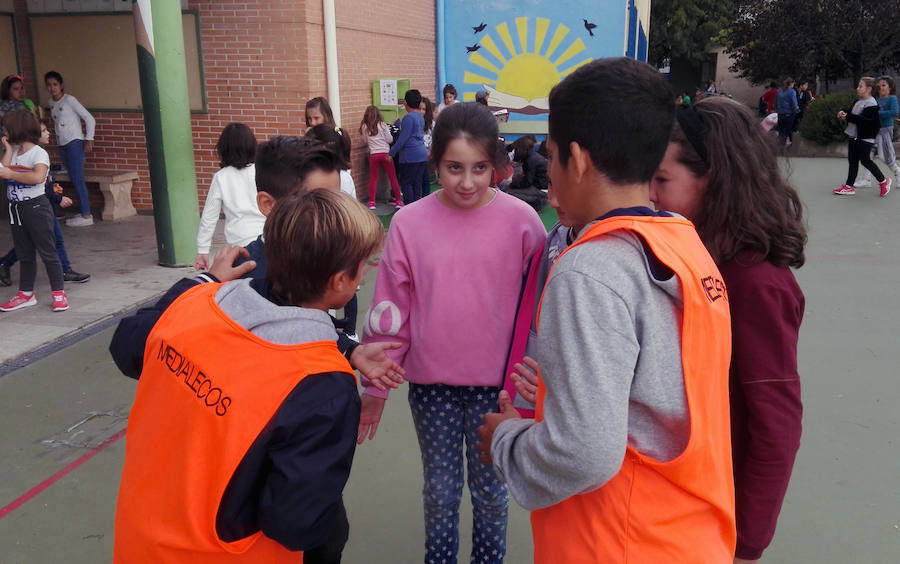 Durante los últimos tres cursos, el centro de educación Infantil y Primaria La Cruz ha convertido a los alumnos en mediadores