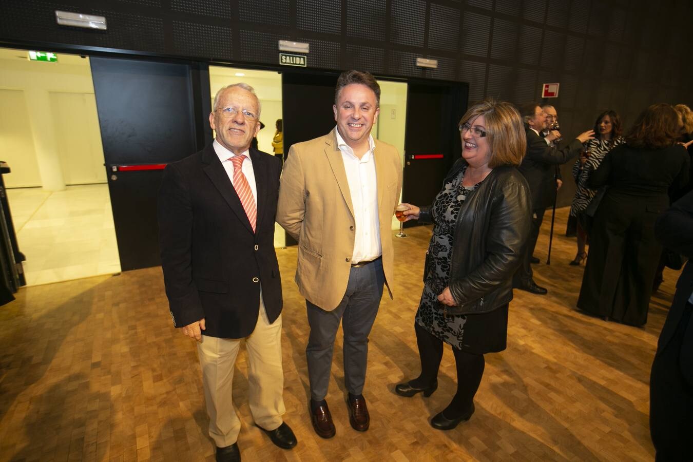 Numerosos rostros conocidos en el acto celebrado en el Teatro de Caja Granada