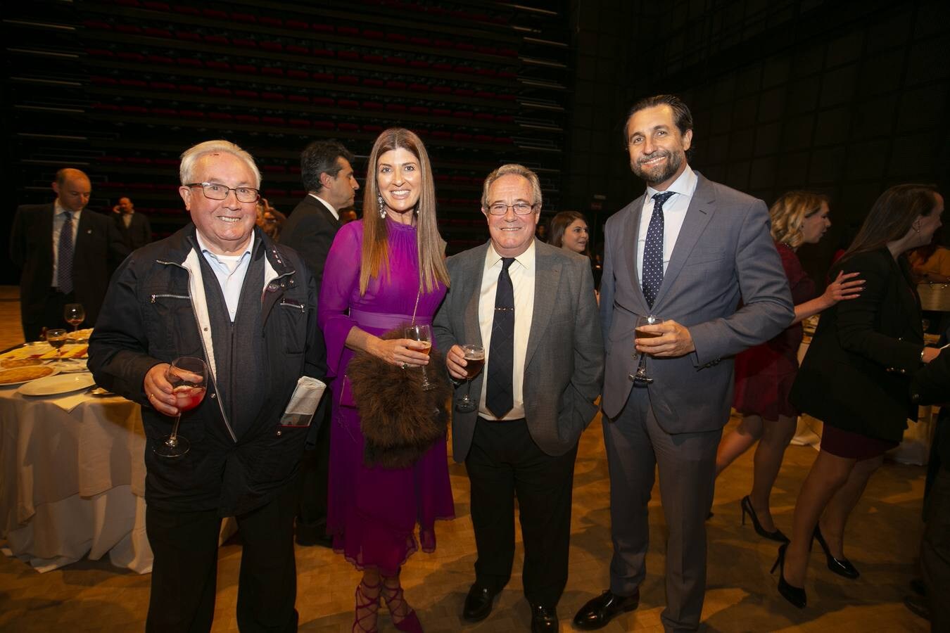 Numerosos rostros conocidos en el acto celebrado en el Teatro de Caja Granada