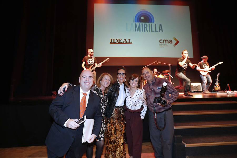 Numerosos rostros conocidos en el acto celebrado en el Teatro de Caja Granada