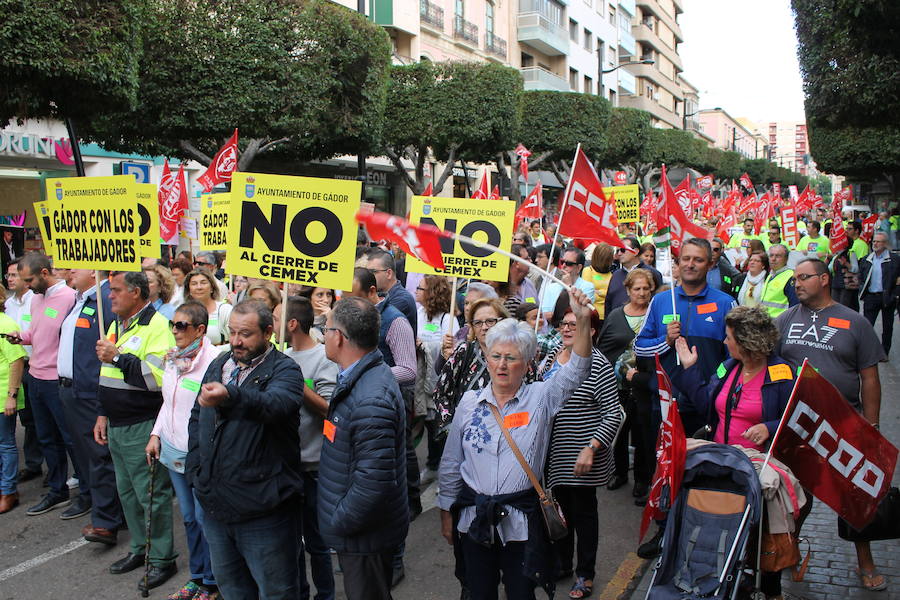 «¡Cemex no se cierra, antes a la guerra!»