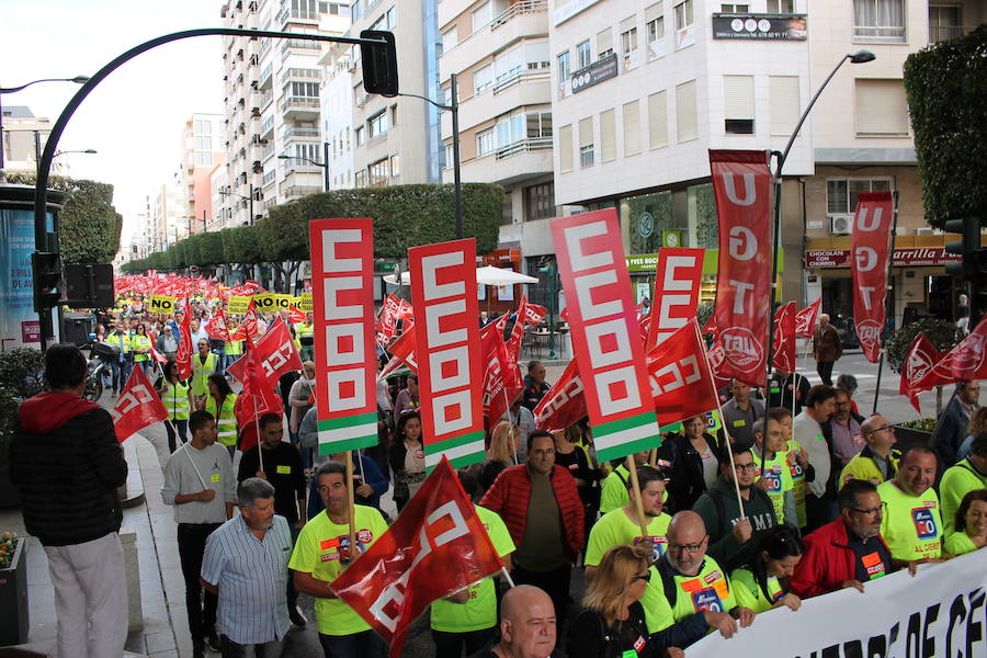 «¡Cemex no se cierra, antes a la guerra!»