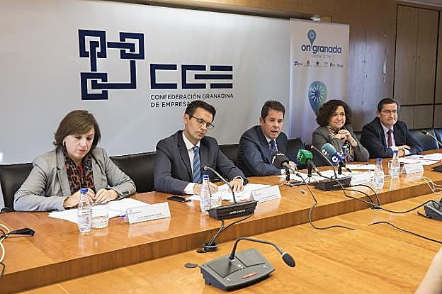 OnGranada celebró ayer su junta directiva con políticos y empresarios. 