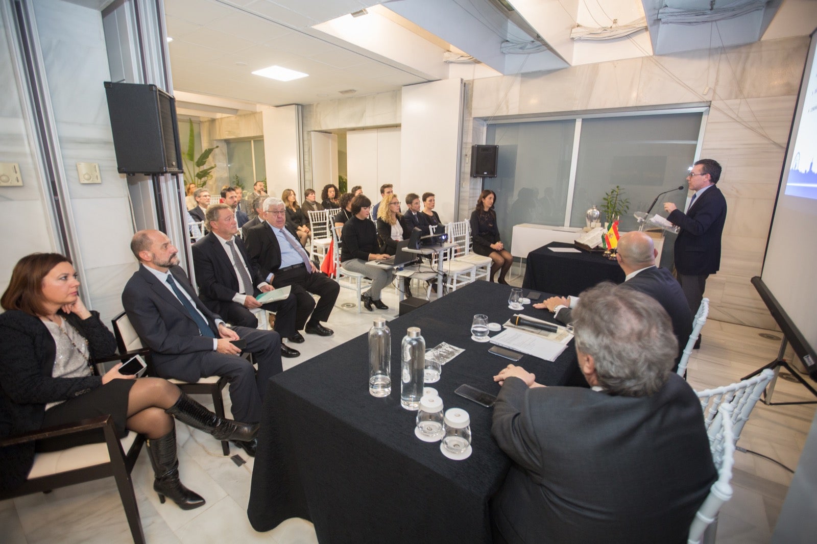 Fotos: Condecoración a los colegiados del Colegio de Agentes de la Propiedad