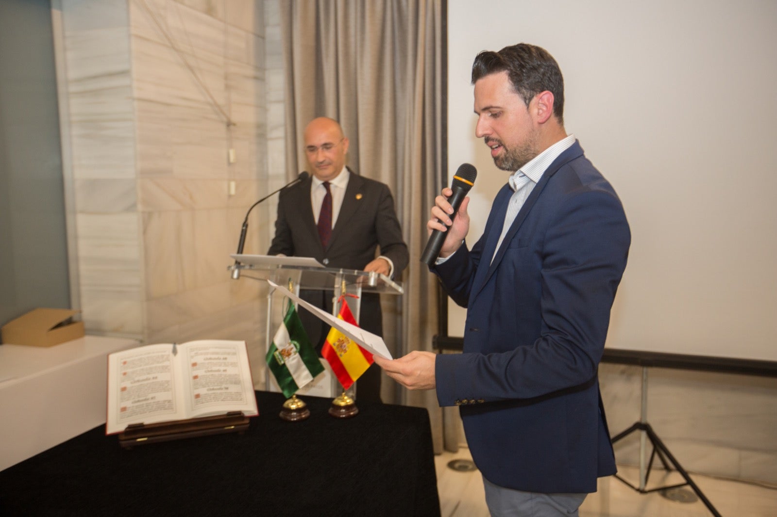 Fotos: Condecoración a los colegiados del Colegio de Agentes de la Propiedad