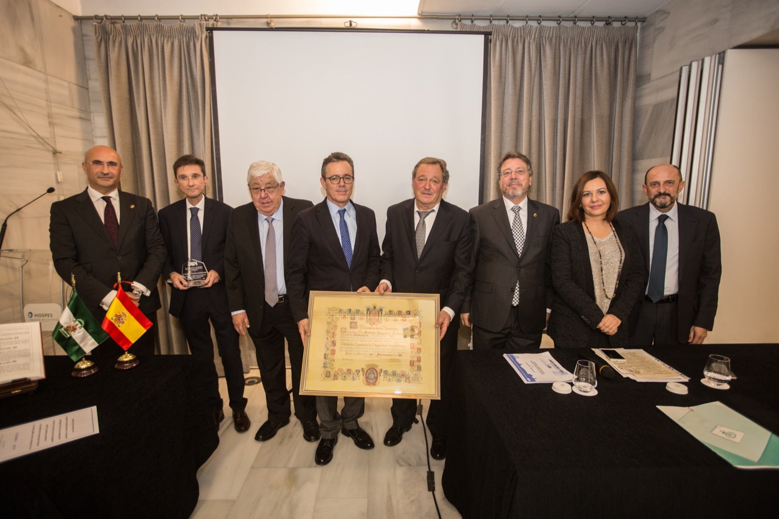 Fotos: Condecoración a los colegiados del Colegio de Agentes de la Propiedad